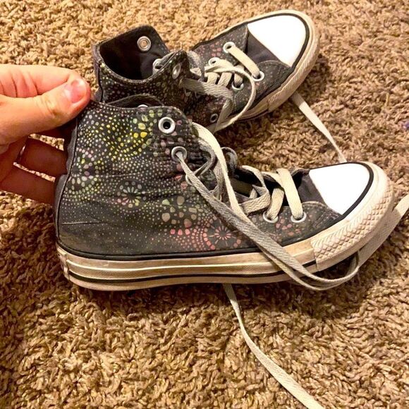 Women’s Hightop Converse Size 5 - Picture 2 of 7